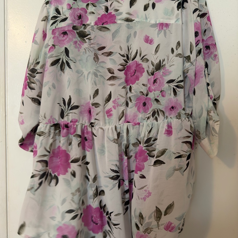 torrid White Floral Button-Front Babydoll Top with Pink Blooms - Picture 3 of 3